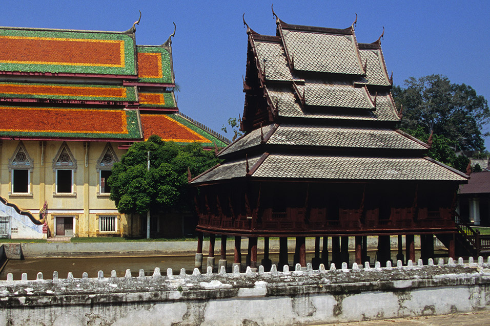 thailand/2004/isan_ubon_floating_temple