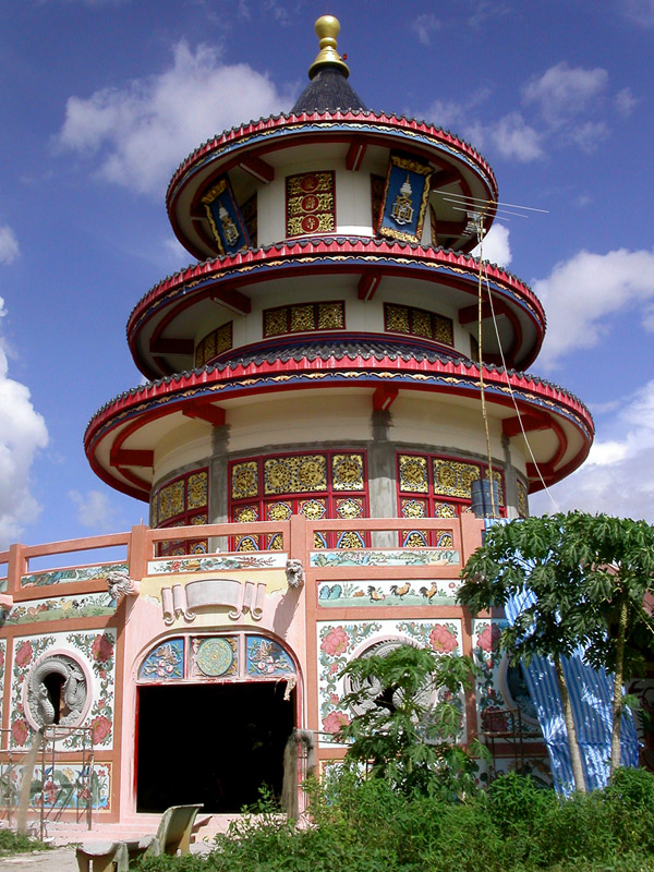 thailand/2004/kachanaburi_round_temple