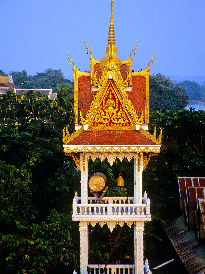 thailand/2004/ubon_ratchathani_wat_luang_drum_tower