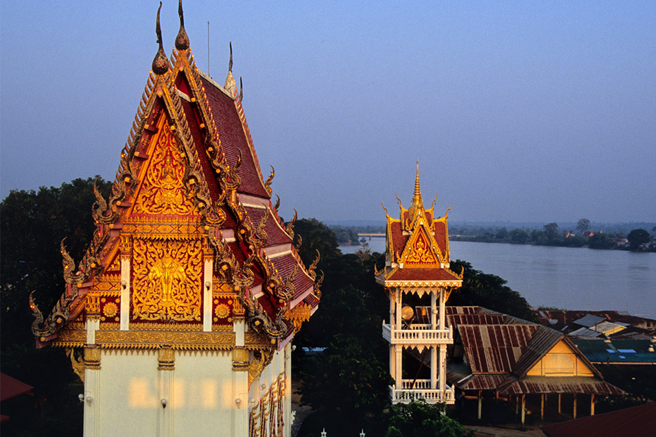 thailand/2004/ubon_ratchathani_wat_luang_ubosot_west_side