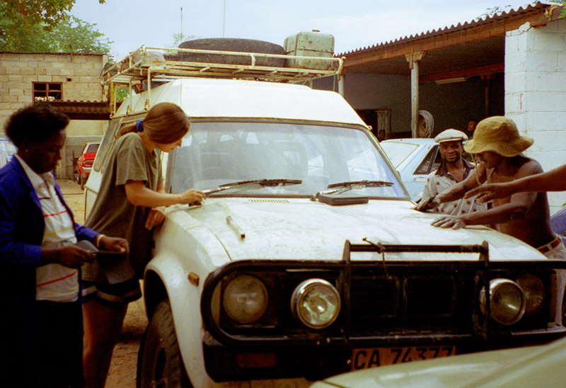 zimbabwe/victoria_falls_fixing_hood_nicole