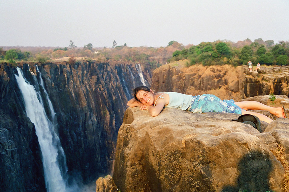 zimbabwe/victoria_falls_mies_laying