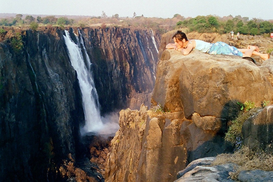 zimbabwe/victoria_falls_mies_laying_2